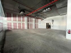 Middle Road (D7), Retail #610490541